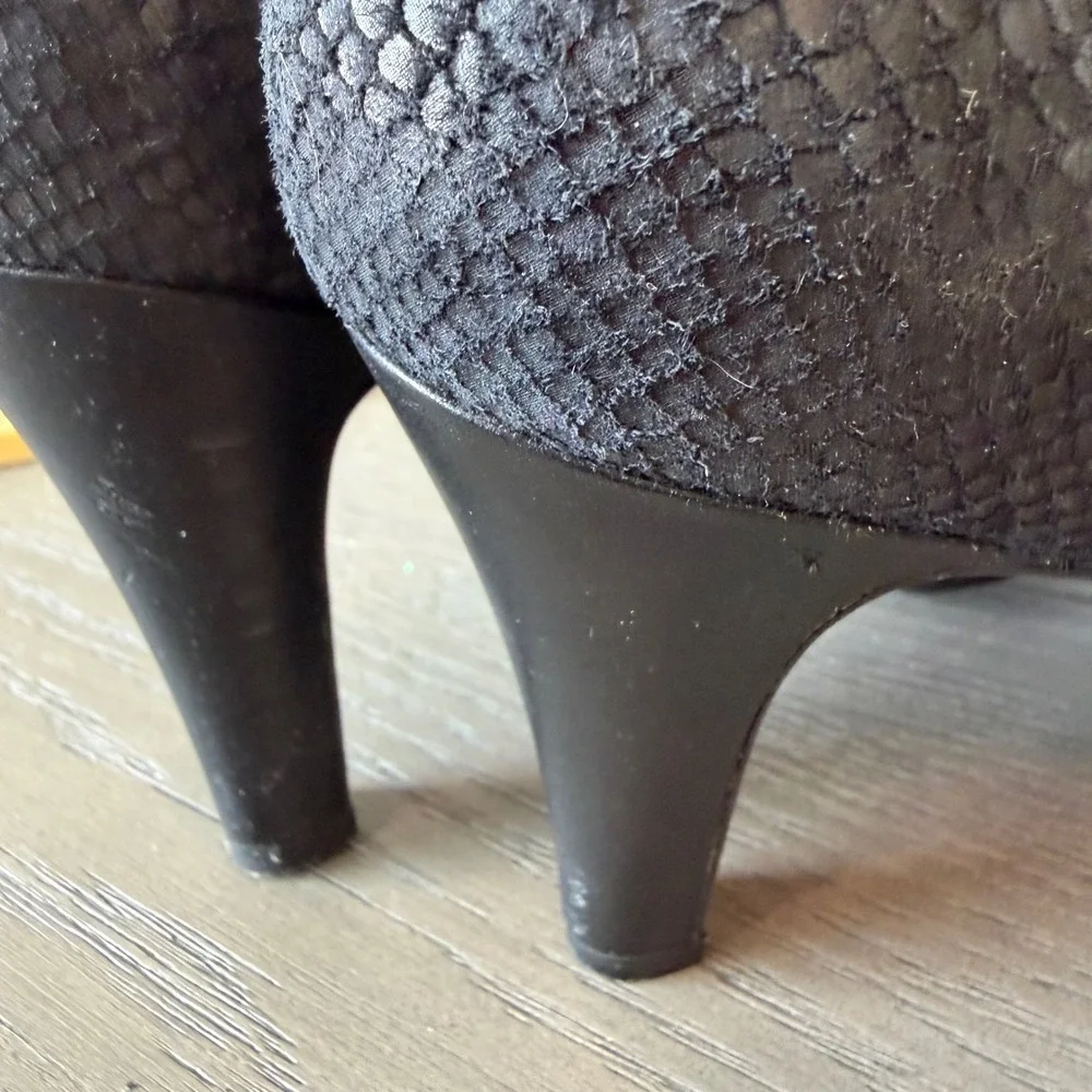 Clarks Collection Cushion Soft Black Snakeskin Embossed Platform Pumps 9.5M